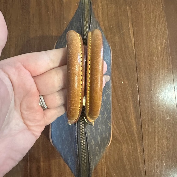 Louis Vuitton Alma - Picture 4 of 11